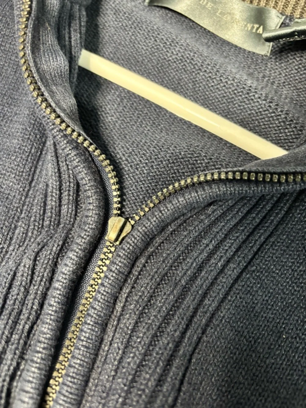 OSCAR DE LA RENTA Men's Navy Zip-Up Sweater with Contrast Collar